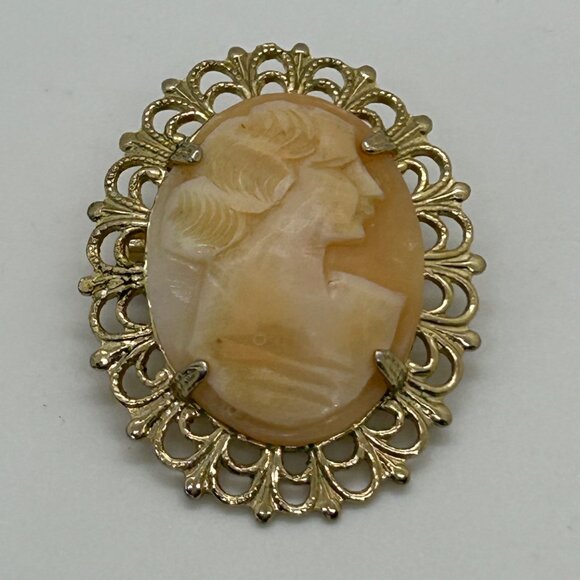 Coro Shell Cameo Brooch Gold-Tone Oval 1.5 Inches 1950s Vintage Jewelry - Picture 1 of 16
